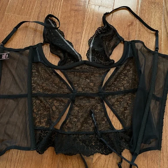 NWOT victoria’s secret black lace cut out corset bustier top - Picture 4 of 9